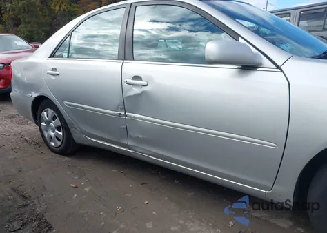 2004 Toyota Camry Le z USA, uszkodzony, nr VIN 4T1BE32K04U300643